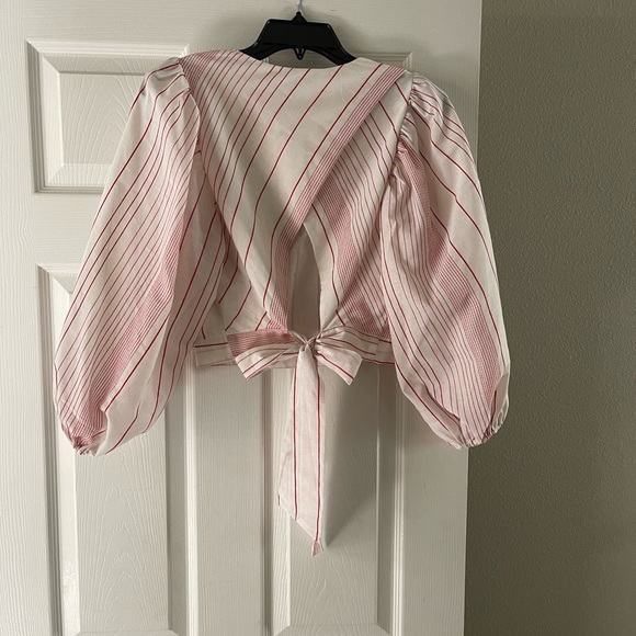 Red and white crop top with open back - Picture 2 of 5